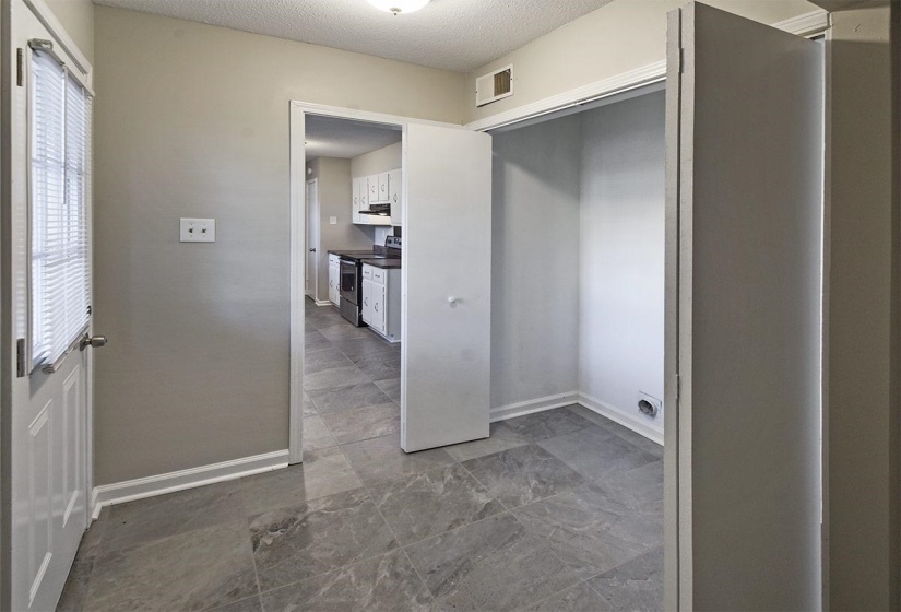 6731 STARKENBURG LN, Memphis, Tennessee 38115, 4 Bedrooms Bedrooms, 7 Rooms Rooms,2 BathroomsBathrooms,Residential,For Sale,STARKENBURG,10221700