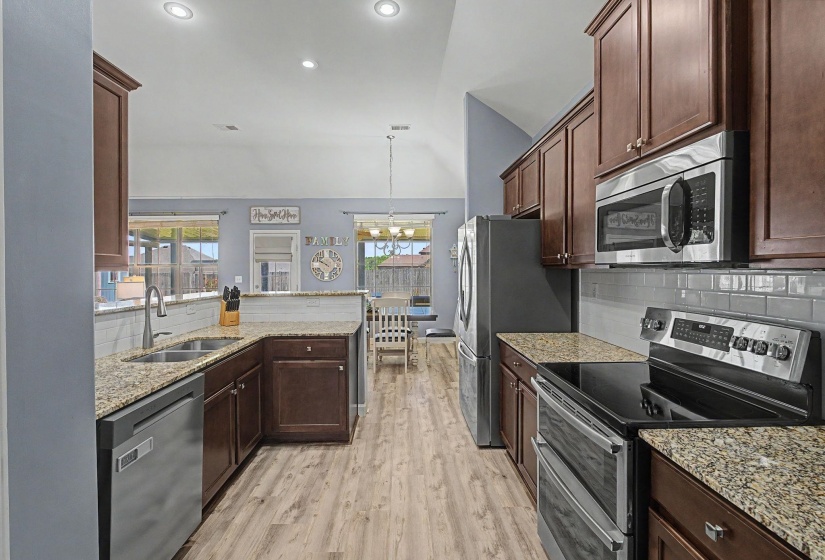 160 OAK HOLLOW DR, Oakland, Tennessee 38060, 4 Bedrooms Bedrooms, 7 Rooms Rooms,3 BathroomsBathrooms,Residential,For Sale,OAK HOLLOW,10221702