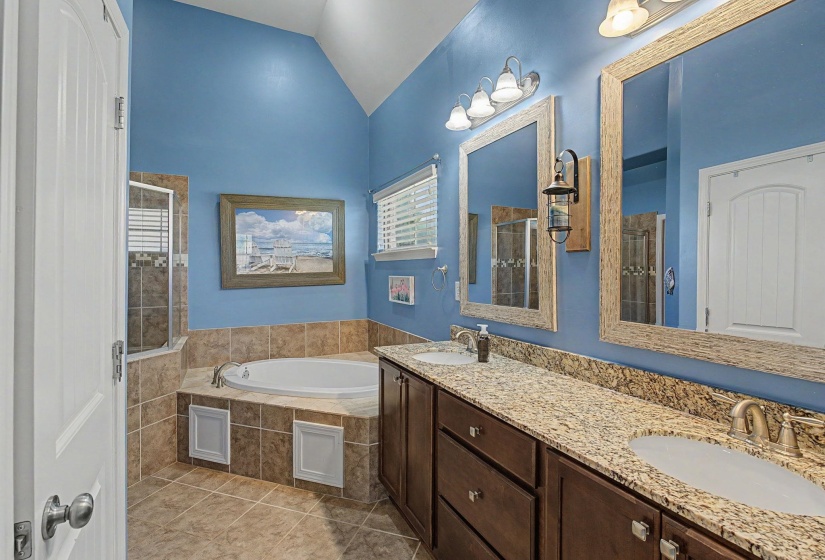 160 OAK HOLLOW DR, Oakland, Tennessee 38060, 4 Bedrooms Bedrooms, 7 Rooms Rooms,3 BathroomsBathrooms,Residential,For Sale,OAK HOLLOW,10221702