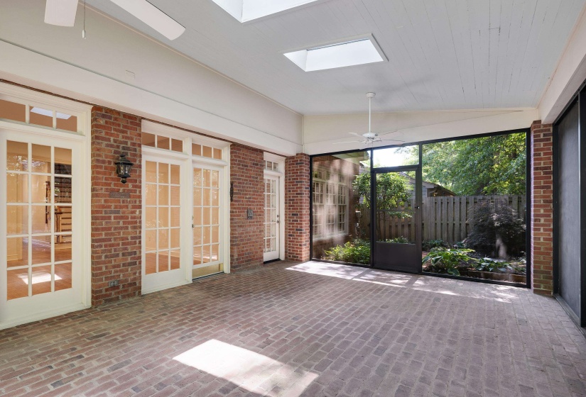 6397 WYNFREY PL, Memphis, Tennessee 38120, 4 Bedrooms Bedrooms, 9 Rooms Rooms,4 BathroomsBathrooms,Residential,For Sale,WYNFREY,10221704