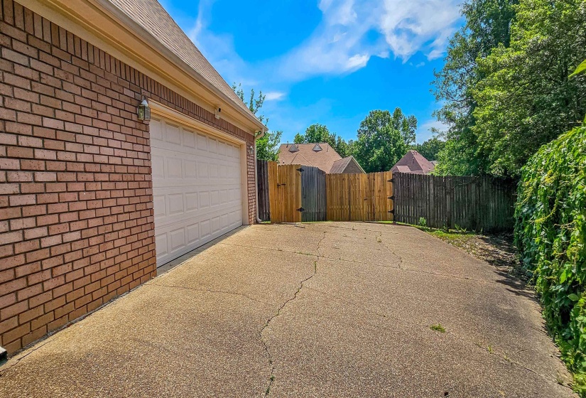 7725 CANDY APPLE CV, Memphis, Tennessee 38119, 5 Bedrooms Bedrooms, 8 Rooms Rooms,3 BathroomsBathrooms,Residential,For Sale,CANDY APPLE,10221705