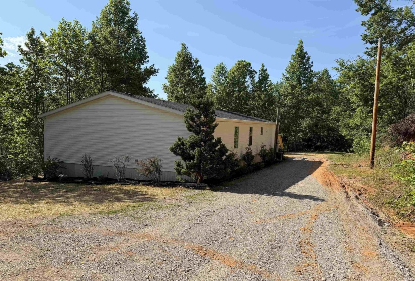 890 BURKS RD, Savannah, Tennessee 38372, 3 Bedrooms Bedrooms, 7 Rooms Rooms,2 BathroomsBathrooms,Residential,For Sale,BURKS,10221706