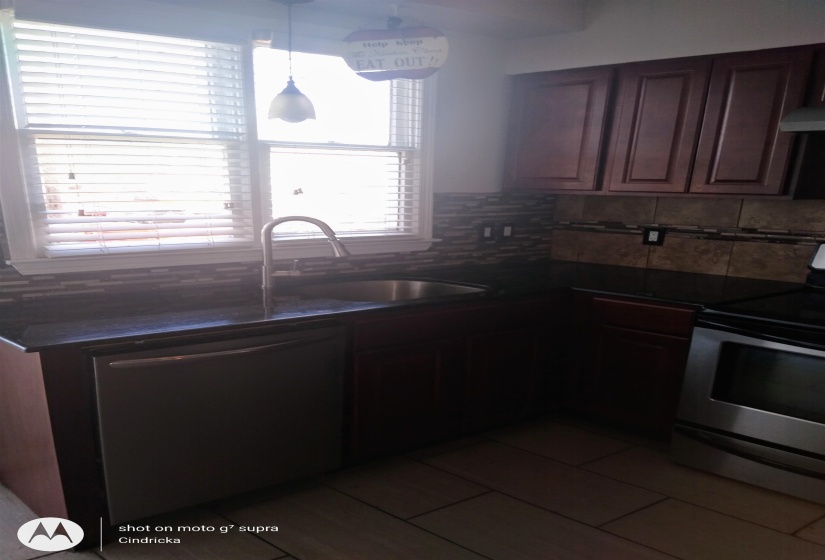 1212 DOROTHY PL, Memphis, Tennessee 38104, 2 Bedrooms Bedrooms, 6 Rooms Rooms,2 BathroomsBathrooms,Rental Properties,For Sale,DOROTHY,10221746