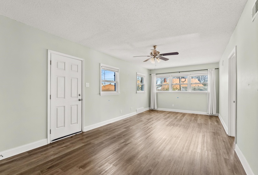 Foyer entrance featuring wood finished floors, a textured ceiling, and ceiling fan