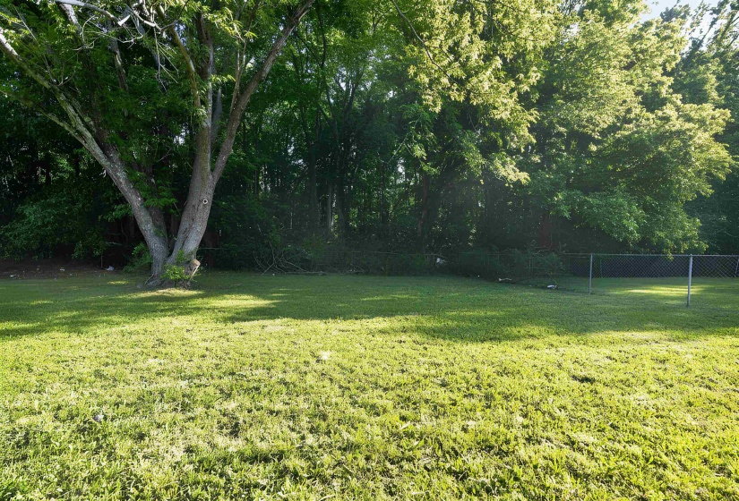 1100 WESTERN PARK DR, Memphis, Tennessee 38109, 3 Bedrooms Bedrooms, 5 Rooms Rooms,1 BathroomBathrooms,Residential,For Sale,WESTERN PARK,10221733