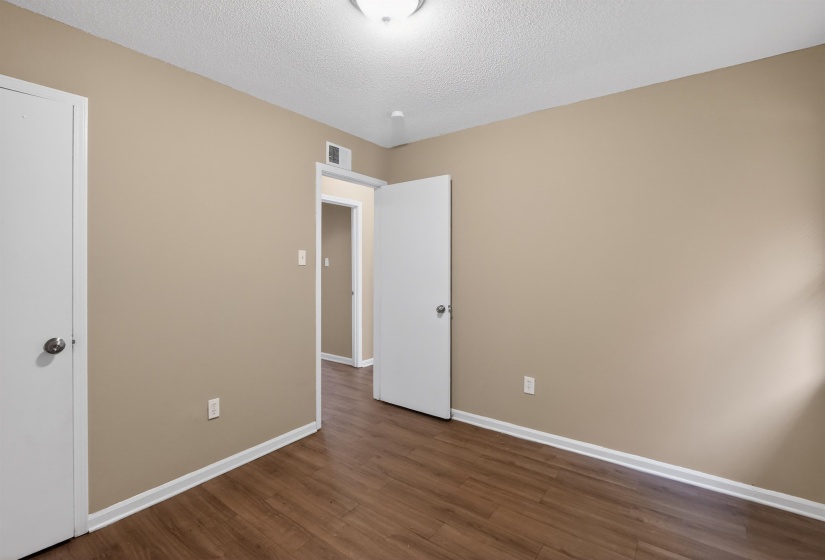 1100 WESTERN PARK DR, Memphis, Tennessee 38109, 3 Bedrooms Bedrooms, 5 Rooms Rooms,1 BathroomBathrooms,Residential,For Sale,WESTERN PARK,10221733