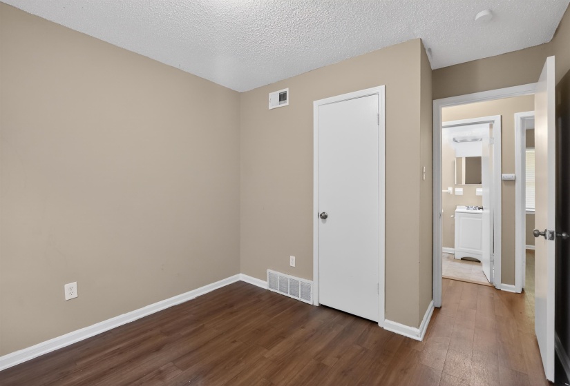 1100 WESTERN PARK DR, Memphis, Tennessee 38109, 3 Bedrooms Bedrooms, 5 Rooms Rooms,1 BathroomBathrooms,Residential,For Sale,WESTERN PARK,10221733