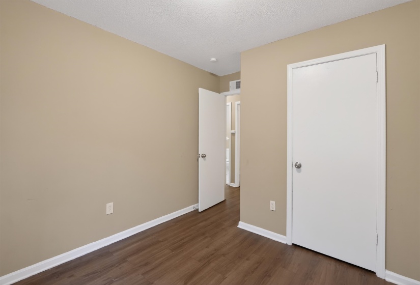 1100 WESTERN PARK DR, Memphis, Tennessee 38109, 3 Bedrooms Bedrooms, 5 Rooms Rooms,1 BathroomBathrooms,Residential,For Sale,WESTERN PARK,10221733