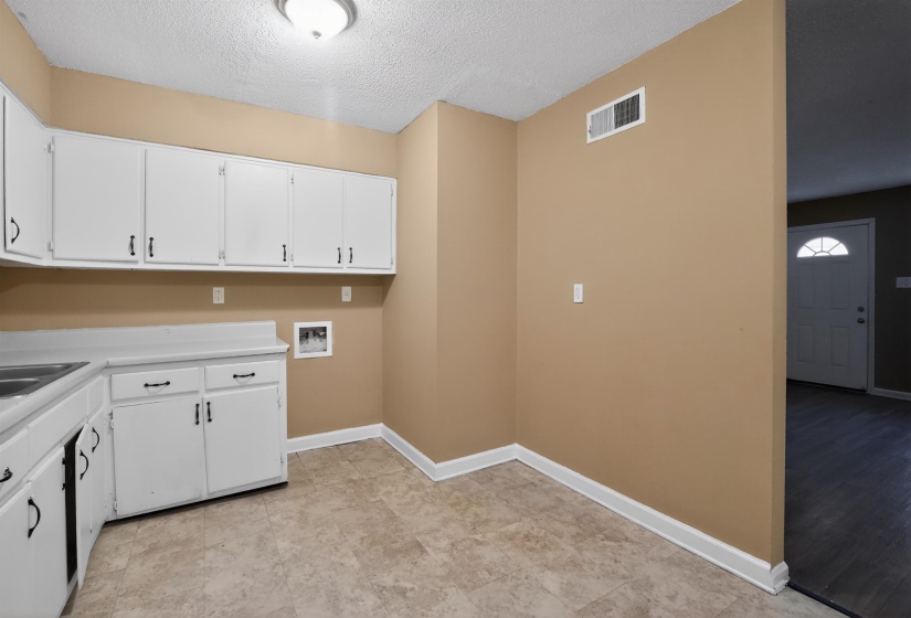 1100 WESTERN PARK DR, Memphis, Tennessee 38109, 3 Bedrooms Bedrooms, 5 Rooms Rooms,1 BathroomBathrooms,Residential,For Sale,WESTERN PARK,10221733