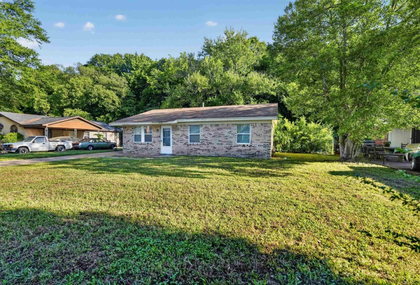 1100 WESTERN PARK DR, Memphis, Tennessee 38109, 3 Bedrooms Bedrooms, 5 Rooms Rooms,1 BathroomBathrooms,Residential,For Sale,WESTERN PARK,10221733