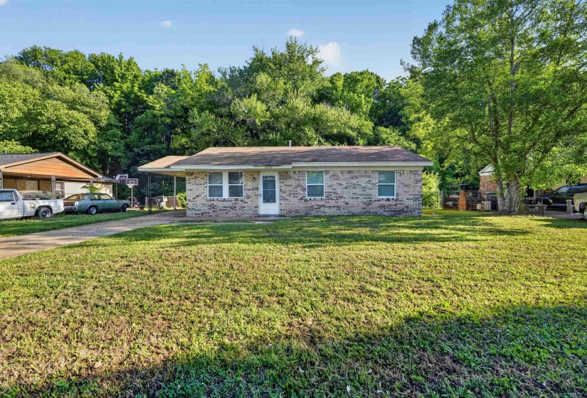 1100 WESTERN PARK DR, Memphis, Tennessee 38109, 3 Bedrooms Bedrooms, 5 Rooms Rooms,1 BathroomBathrooms,Residential,For Sale,WESTERN PARK,10221733