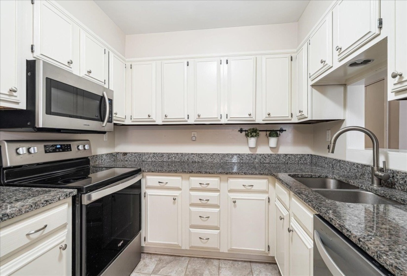 6976 COUNTRY RD, Germantown, Tennessee 38138, 2 Bedroom Bedrooms, 8 Room Rooms,2.1 BathroomBathrooms,Residential,For Sale,COUNTRY,0,10221750