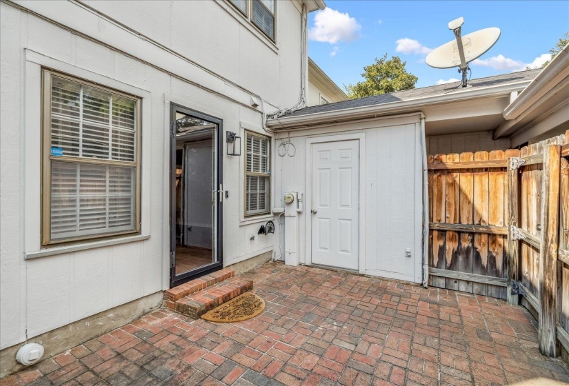6976 COUNTRY RD, Germantown, Tennessee 38138, 2 Bedroom Bedrooms, 8 Room Rooms,2.1 BathroomBathrooms,Residential,For Sale,COUNTRY,0,10221750
