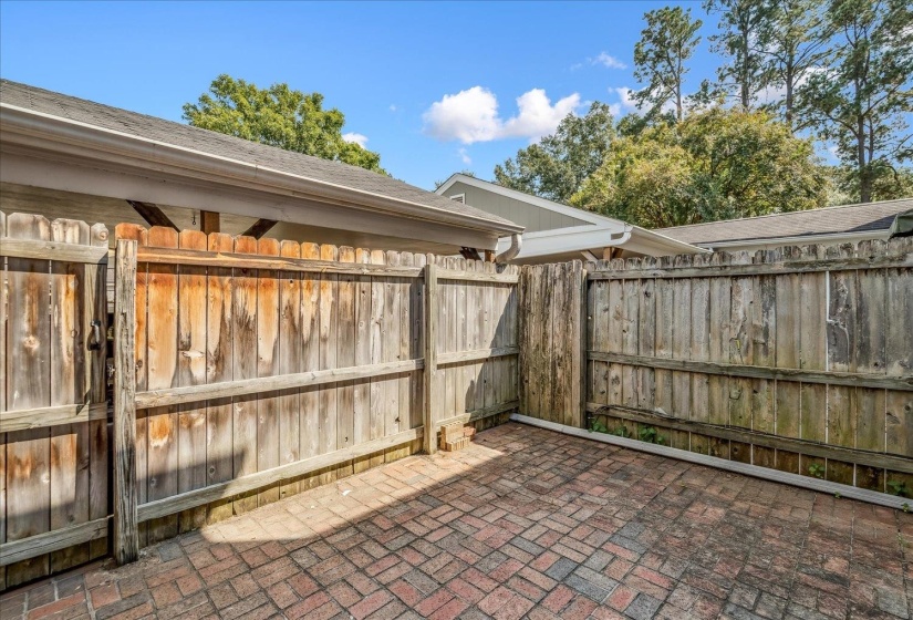 6976 COUNTRY RD, Germantown, Tennessee 38138, 2 Bedroom Bedrooms, 8 Room Rooms,2.1 BathroomBathrooms,Residential,For Sale,COUNTRY,0,10221750
