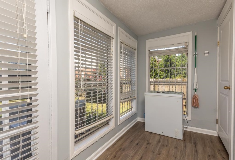 2371 PARKWAY PL, Memphis, Tennessee 38112, 3 Bedroom Bedrooms, 7 Room Rooms,2 BathroomBathrooms,Residential,For Sale,PARKWAY,0,10221763