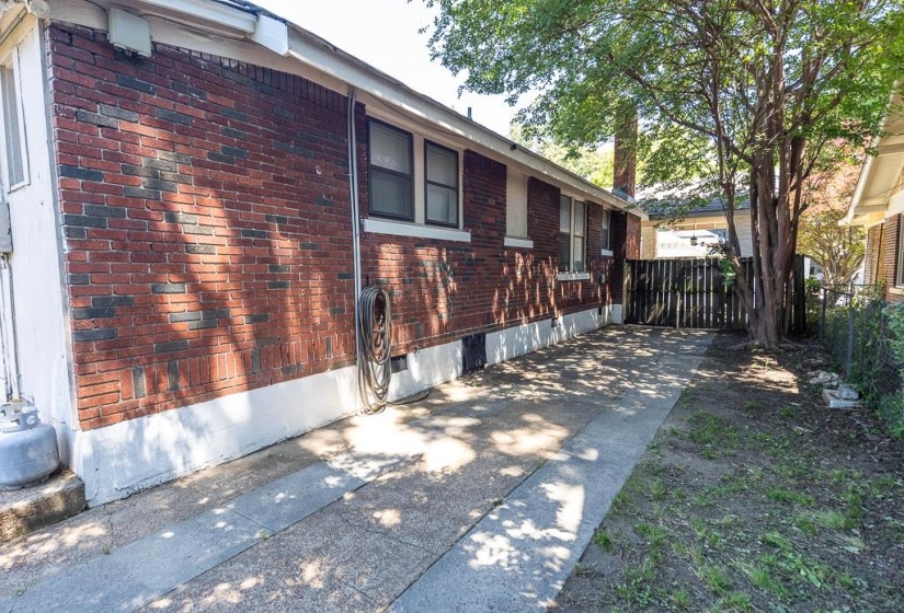 2371 PARKWAY PL, Memphis, Tennessee 38112, 3 Bedroom Bedrooms, 7 Room Rooms,2 BathroomBathrooms,Residential,For Sale,PARKWAY,0,10221763
