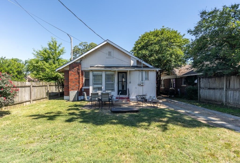 2371 PARKWAY PL, Memphis, Tennessee 38112, 3 Bedroom Bedrooms, 7 Room Rooms,2 BathroomBathrooms,Residential,For Sale,PARKWAY,0,10221763