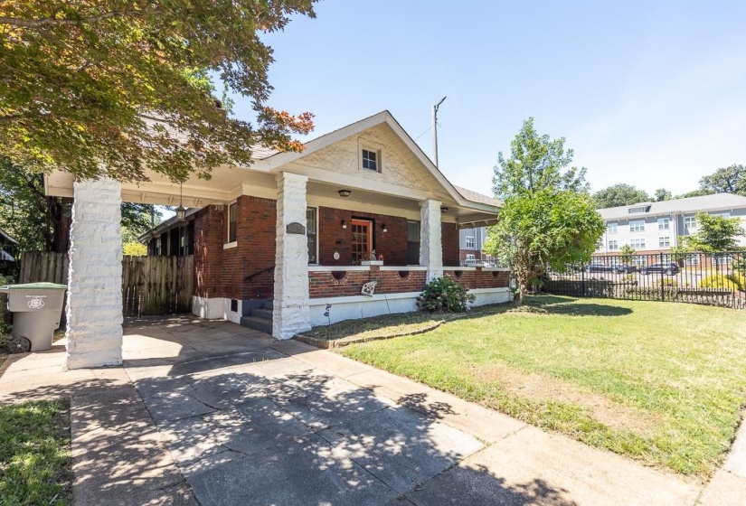 2371 PARKWAY PL, Memphis, Tennessee 38112, 3 Bedroom Bedrooms, 7 Room Rooms,2 BathroomBathrooms,Residential,For Sale,PARKWAY,0,10221763