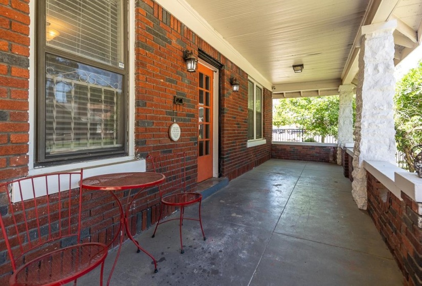2371 PARKWAY PL, Memphis, Tennessee 38112, 3 Bedroom Bedrooms, 7 Room Rooms,2 BathroomBathrooms,Residential,For Sale,PARKWAY,0,10221763