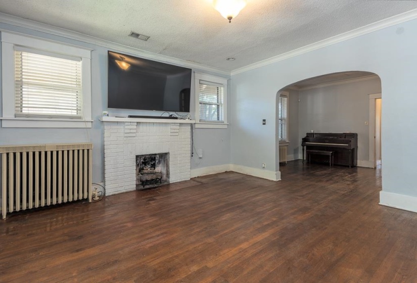 2371 PARKWAY PL, Memphis, Tennessee 38112, 3 Bedroom Bedrooms, 7 Room Rooms,2 BathroomBathrooms,Residential,For Sale,PARKWAY,0,10221763