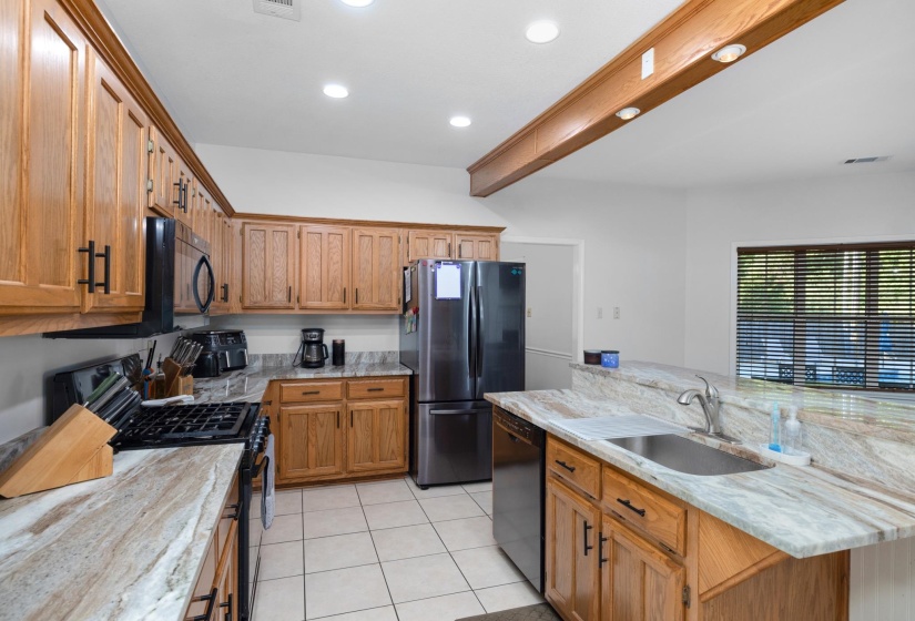 468 KIMBERLY DR, Atoka, Tennessee 38004, 4 Bedroom Bedrooms, 8 Room Rooms,2.1 BathroomBathrooms,Residential,For Sale,KIMBERLY,0,10221769