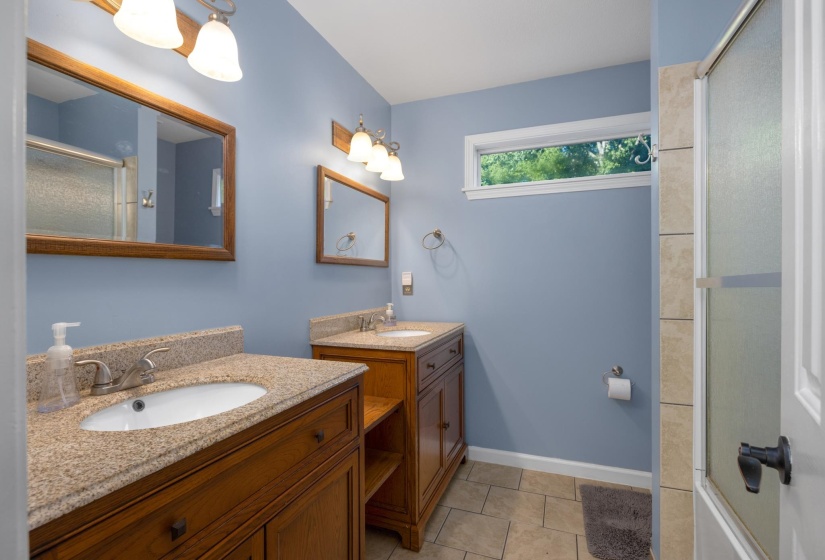 468 KIMBERLY DR, Atoka, Tennessee 38004, 4 Bedroom Bedrooms, 8 Room Rooms,2.1 BathroomBathrooms,Residential,For Sale,KIMBERLY,0,10221769