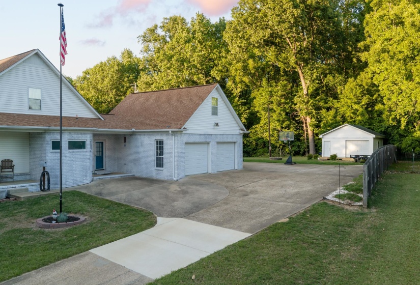 468 KIMBERLY DR, Atoka, Tennessee 38004, 4 Bedroom Bedrooms, 8 Room Rooms,2.1 BathroomBathrooms,Residential,For Sale,KIMBERLY,0,10221769