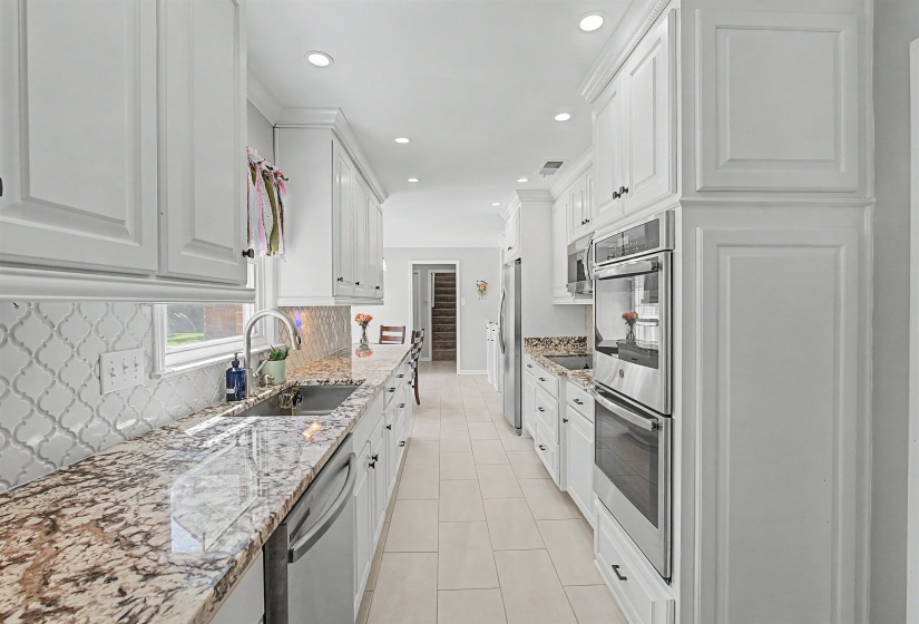 7703 RIVER BEND DR, Germantown, Tennessee 38138, 5 Bedrooms Bedrooms, 9 Rooms Rooms,3.1 BathroomsBathrooms,Residential,For Sale,RIVER BEND,10221772