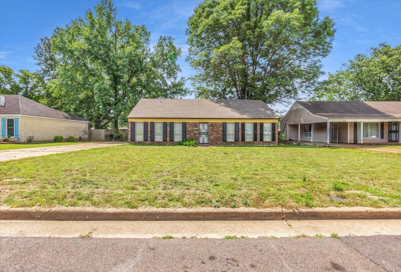 5211 BLUERIDGE DR, Memphis, Tennessee 38134, 4 Bedrooms Bedrooms, 7 Rooms Rooms,2 BathroomsBathrooms,Residential,For Sale,BLUERIDGE,10221778