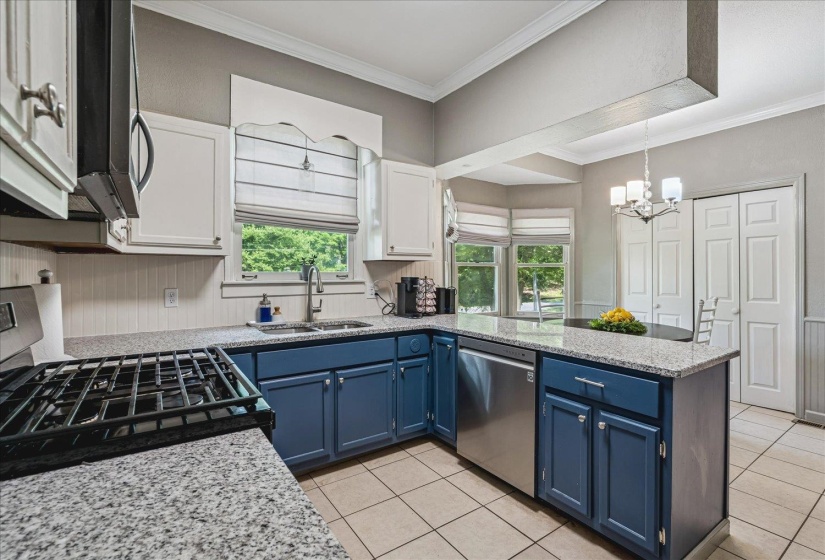 Gas Cooking,Granite Countertops,Breakfast Bar.Views of Breakfast Room.