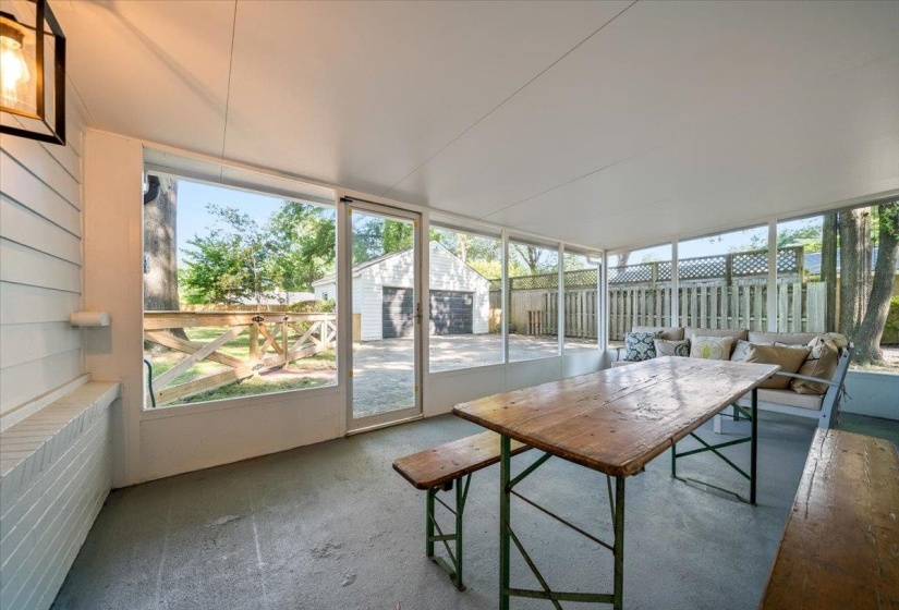 386 ERWIN DR, Memphis, Tennessee 38117, 4 Bedroom Bedrooms, 3 Room Rooms,3 BathroomBathrooms,Residential,For Sale,ERWIN,0,10221791