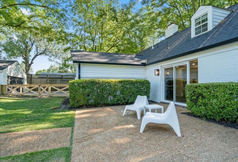 386 ERWIN DR, Memphis, Tennessee 38117, 4 Bedroom Bedrooms, 3 Room Rooms,3 BathroomBathrooms,Residential,For Sale,ERWIN,0,10221791