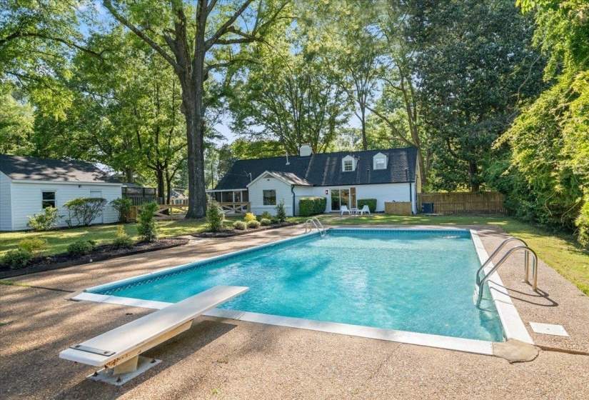 386 ERWIN DR, Memphis, Tennessee 38117, 4 Bedroom Bedrooms, 3 Room Rooms,3 BathroomBathrooms,Residential,For Sale,ERWIN,0,10221791