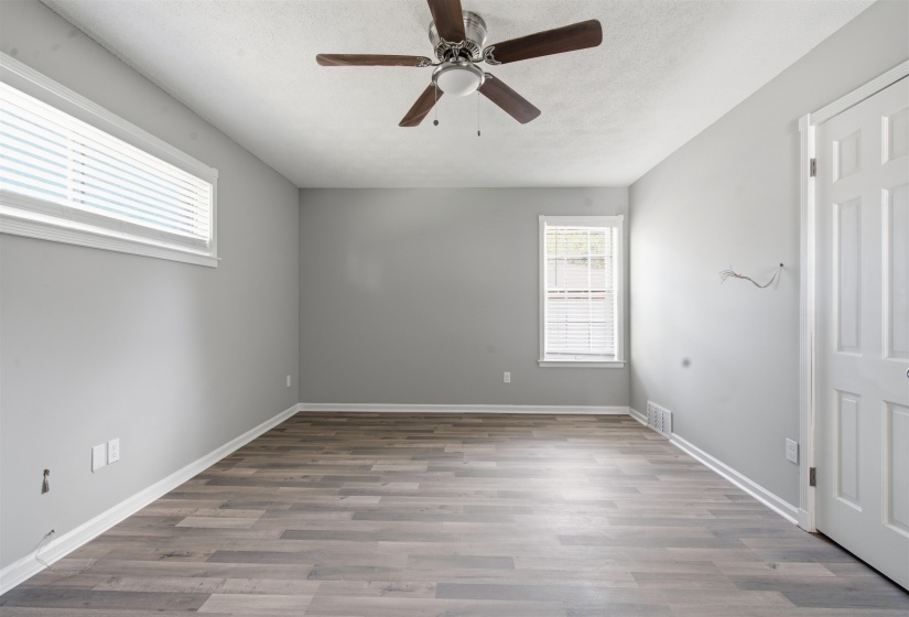 5504 ELMHURST RD, Memphis, Tennessee 38115, 3 Bedroom Bedrooms, 8 Room Rooms,2.1 BathroomBathrooms,Residential,For Sale,ELMHURST,0,10221810