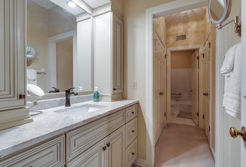575 CLUB WALK LN, Memphis, Tennessee 38111, 3 Bedroom Bedrooms, 8 Room Rooms,2.1 BathroomBathrooms,Residential,For Sale,CLUB WALK,0,10221541