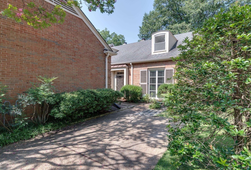 575 CLUB WALK LN, Memphis, Tennessee 38111, 3 Bedroom Bedrooms, 8 Room Rooms,2.1 BathroomBathrooms,Residential,For Sale,CLUB WALK,0,10221541