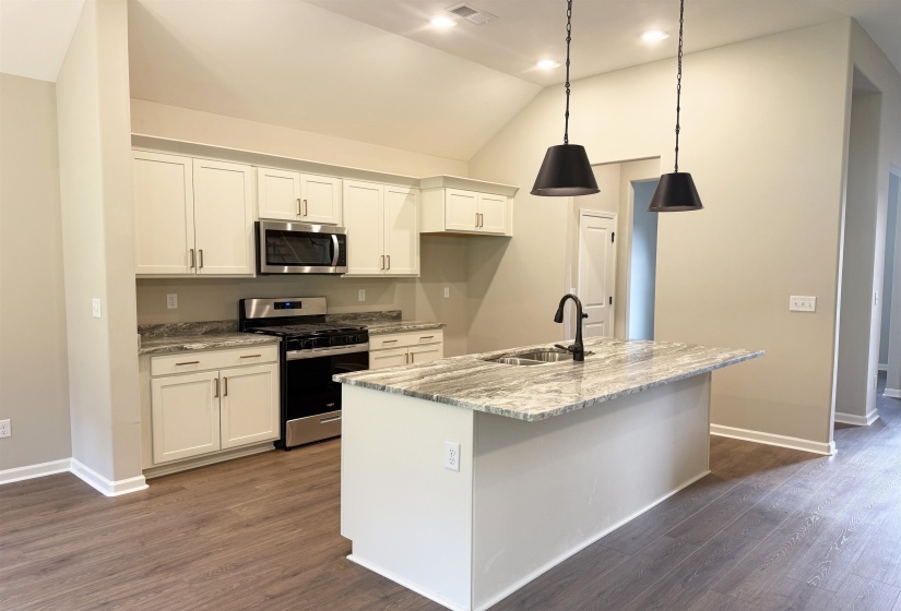 115 RIDGEFIELD DR, Oakland, Tennessee 38060, 4 Bedroom Bedrooms, 9 Room Rooms,3 BathroomBathrooms,Residential,For Sale,RIDGEFIELD,0,10221383