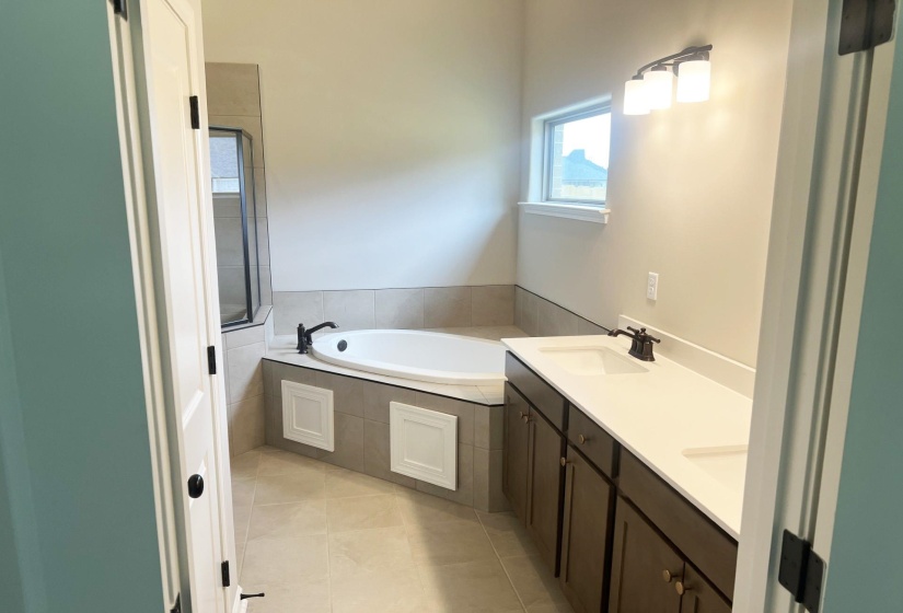 115 RIDGEFIELD DR, Oakland, Tennessee 38060, 4 Bedroom Bedrooms, 9 Room Rooms,3 BathroomBathrooms,Residential,For Sale,RIDGEFIELD,0,10221383