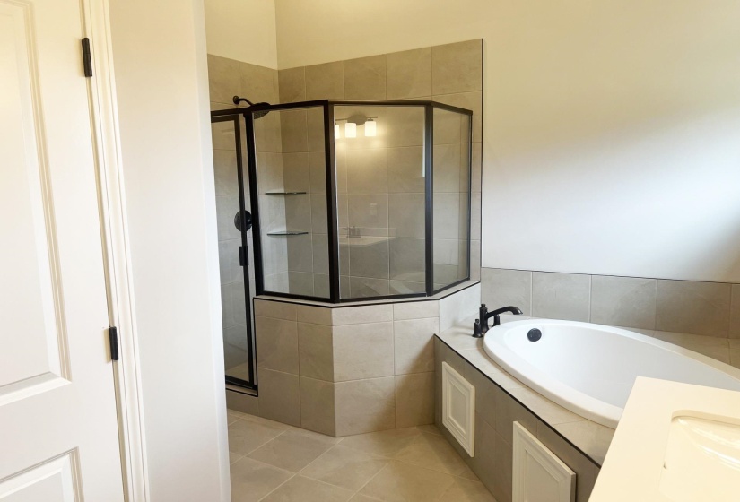 115 RIDGEFIELD DR, Oakland, Tennessee 38060, 4 Bedroom Bedrooms, 9 Room Rooms,3 BathroomBathrooms,Residential,For Sale,RIDGEFIELD,0,10221383