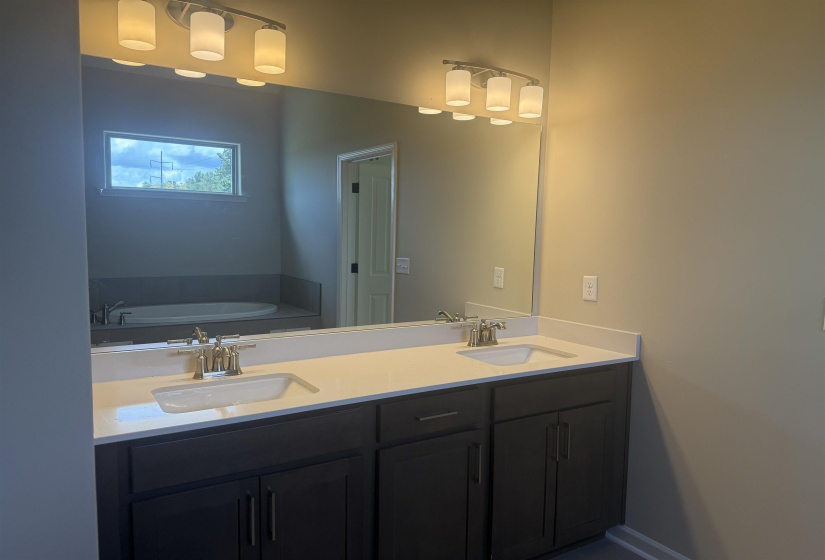 135 RIDGEFIELD DR, Oakland, Tennessee 38060, 4 Bedroom Bedrooms, 8 Room Rooms,3 BathroomBathrooms,Residential,For Sale,RIDGEFIELD,0,10221384