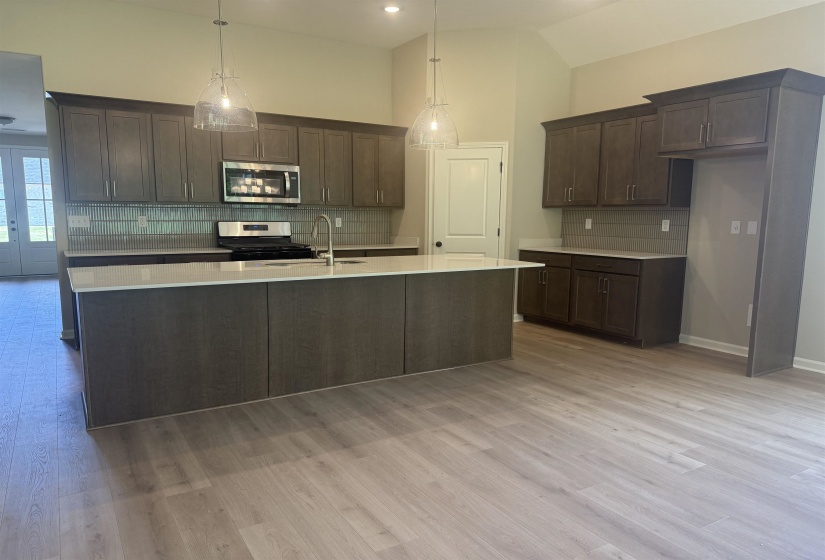 135 RIDGEFIELD DR, Oakland, Tennessee 38060, 4 Bedroom Bedrooms, 8 Room Rooms,3 BathroomBathrooms,Residential,For Sale,RIDGEFIELD,0,10221384