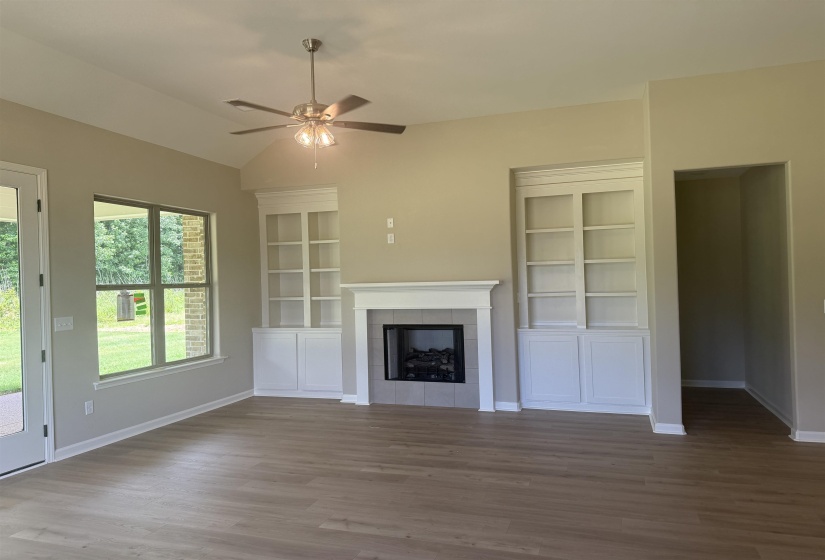 135 RIDGEFIELD DR, Oakland, Tennessee 38060, 4 Bedroom Bedrooms, 8 Room Rooms,3 BathroomBathrooms,Residential,For Sale,RIDGEFIELD,0,10221384