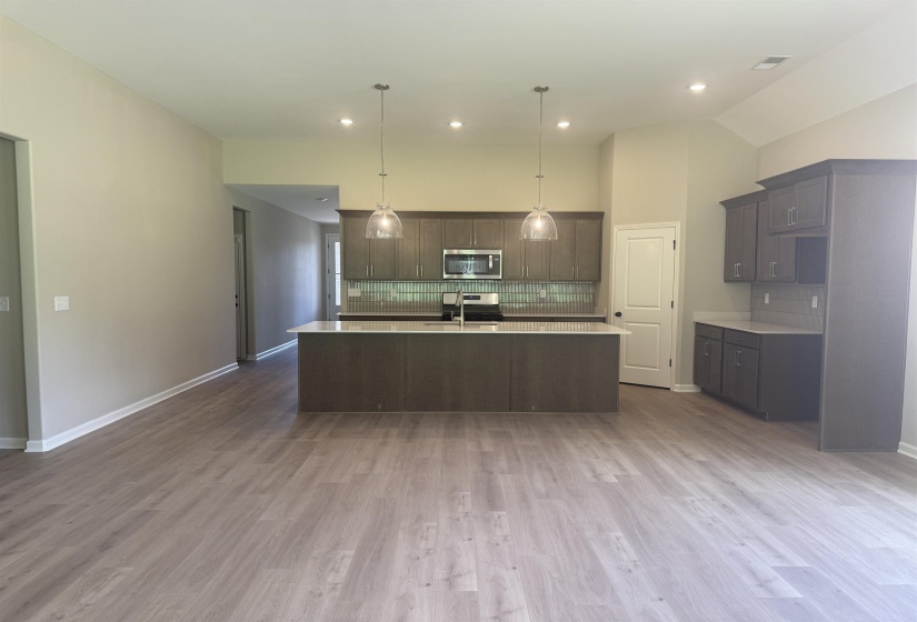 135 RIDGEFIELD DR, Oakland, Tennessee 38060, 4 Bedroom Bedrooms, 8 Room Rooms,3 BathroomBathrooms,Residential,For Sale,RIDGEFIELD,0,10221384