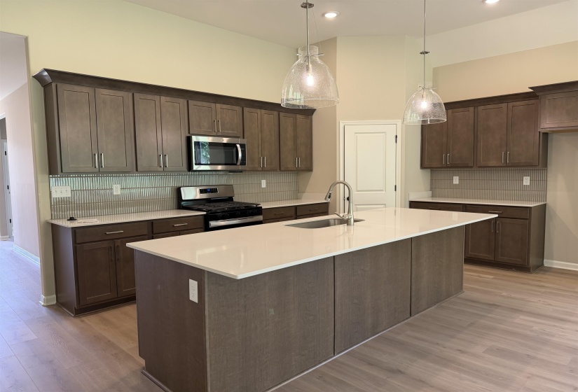 135 RIDGEFIELD DR, Oakland, Tennessee 38060, 4 Bedroom Bedrooms, 8 Room Rooms,3 BathroomBathrooms,Residential,For Sale,RIDGEFIELD,0,10221384