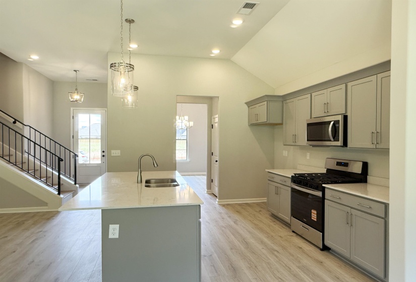 195 RIDGEFIELD DR, Oakland, Tennessee 38060, 4 Bedroom Bedrooms, 9 Room Rooms,3 BathroomBathrooms,Residential,For Sale,RIDGEFIELD,0,10221385
