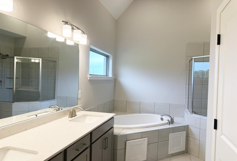 195 RIDGEFIELD DR, Oakland, Tennessee 38060, 4 Bedroom Bedrooms, 9 Room Rooms,3 BathroomBathrooms,Residential,For Sale,RIDGEFIELD,0,10221385