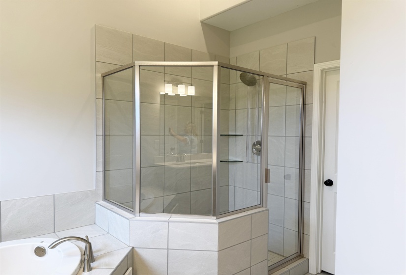 195 RIDGEFIELD DR, Oakland, Tennessee 38060, 4 Bedroom Bedrooms, 9 Room Rooms,3 BathroomBathrooms,Residential,For Sale,RIDGEFIELD,0,10221385