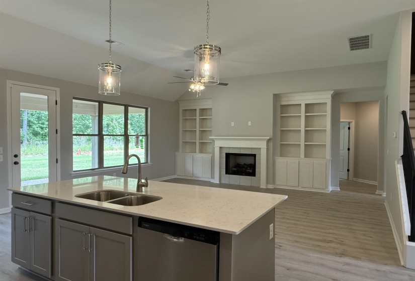 195 RIDGEFIELD DR, Oakland, Tennessee 38060, 4 Bedroom Bedrooms, 9 Room Rooms,3 BathroomBathrooms,Residential,For Sale,RIDGEFIELD,0,10221385