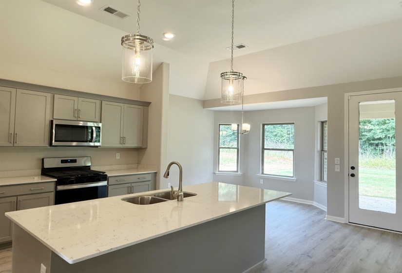 195 RIDGEFIELD DR, Oakland, Tennessee 38060, 4 Bedroom Bedrooms, 9 Room Rooms,3 BathroomBathrooms,Residential,For Sale,RIDGEFIELD,0,10221385