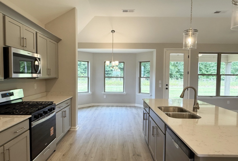 195 RIDGEFIELD DR, Oakland, Tennessee 38060, 4 Bedroom Bedrooms, 9 Room Rooms,3 BathroomBathrooms,Residential,For Sale,RIDGEFIELD,0,10221385